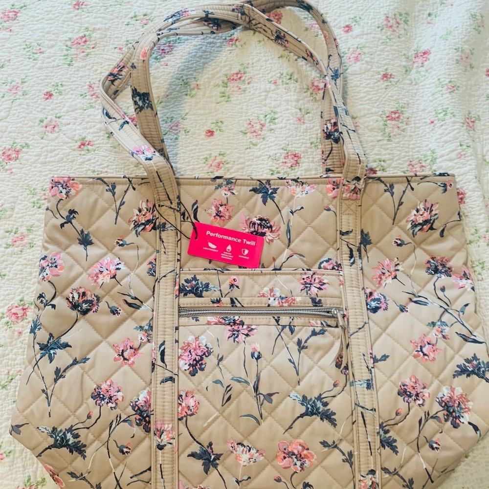 Vera Bradley Vera Tote in Strawflowers